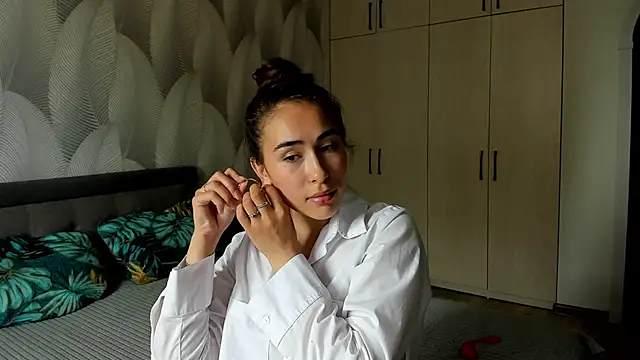Bambiii bby online show from July 28, 6:33 am
