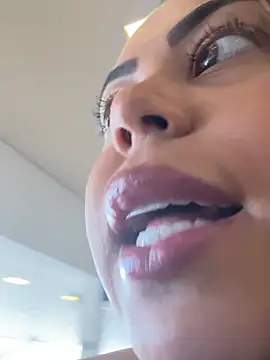 lariic online show from April 22, 12:57 pm