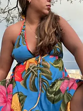 lariic online show from March 26, 8:43 pm