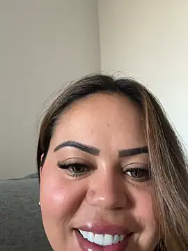 lariic online show from April 27, 7:55 pm