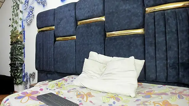 skaysanchez1 online show from April 21, 7:32 pm