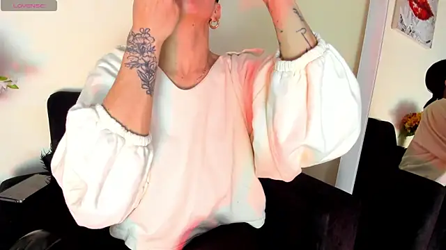 victoria  lace  online show from April 20, 12:35 am