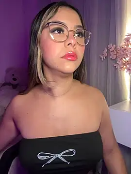 tuckersabrina online show from September 13, 11:40 am