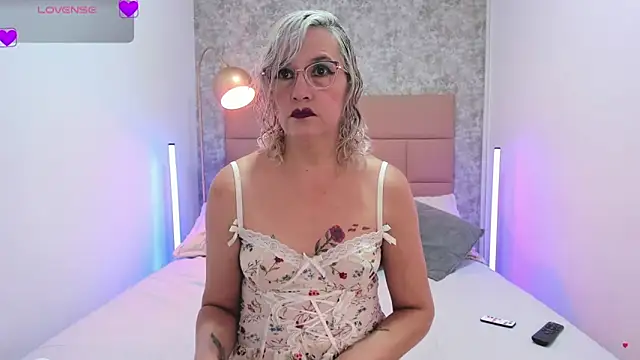 CarolinaGlamour online show from April 27, 11:07 am