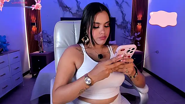 Jeen Taylor online show from April 21, 8:16 pm