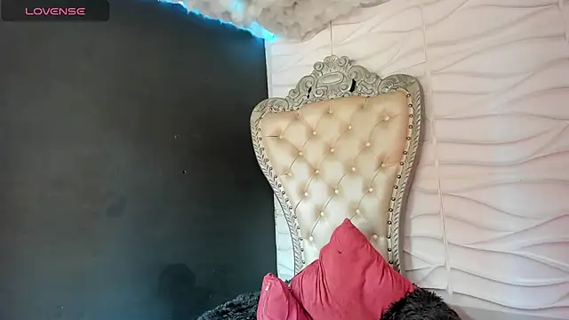 Layla 707 online show from April 24, 6:11 pm