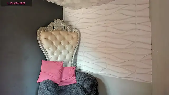 Layla 707 online show from April 23, 5:59 pm