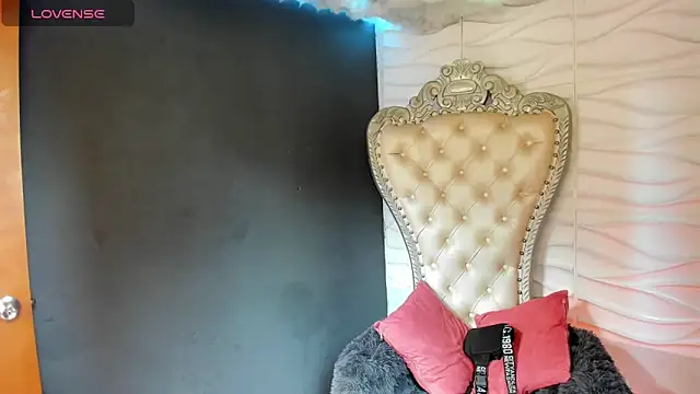 Layla 707 online show from April 27, 8:06 pm