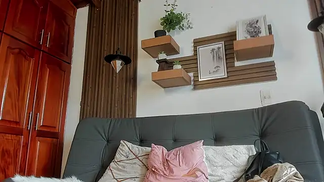 Layla 707 online show from February 28, 7:35 pm