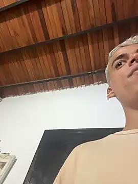 Leo bunny hot online show from April 17, 2:46 am