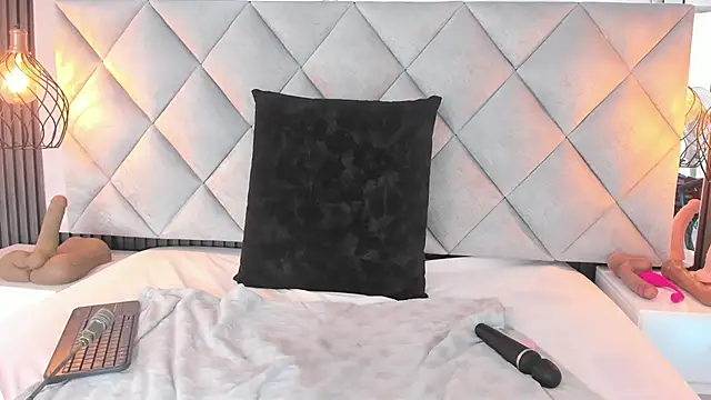 Slut Milf  online show from December 3, 7:49 pm