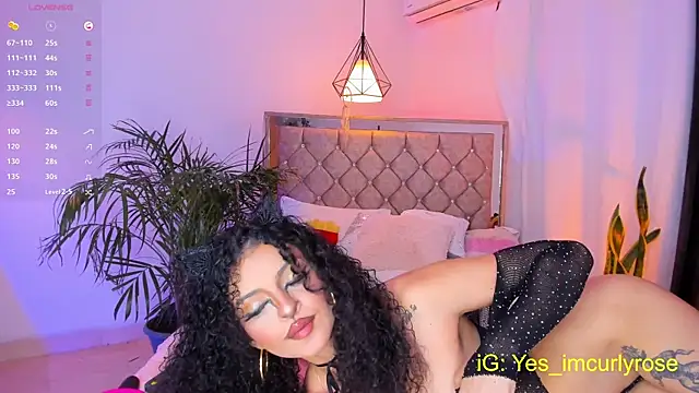 Snapshot of CurlyRose__ chatting on October 12, 12:57 am CurlyRose online show from October 12, 12:57 am