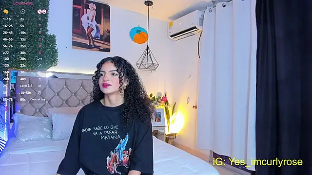 Snapshot of CurlyRose__ chatting on September 17, 10:52 pm CurlyRose online show from September 17, 10:52 pm