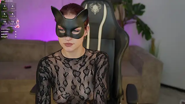 Magnetic Mia  online show from November 1, 4:49 am