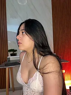 floriamANDjazmin online show from April 28, 7:07 pm