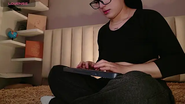 Megan mooree  online show from April 22, 12:35 pm