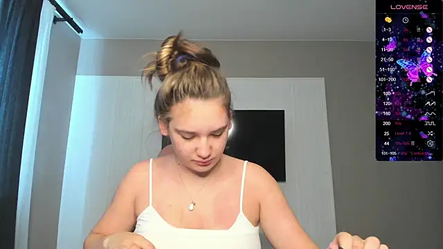 Snapshot of Holly_Molii chatting on September 12, 3:07 am Holly Molii online show from September 12, 3:07 am