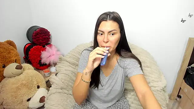 kilenyapatrice online show from February 11, 1:45 pm