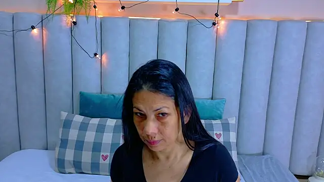 Snapshot of JaylaScott__ chatting on October 16, 11:35 am JaylaScott online show from October 16, 11:35 am