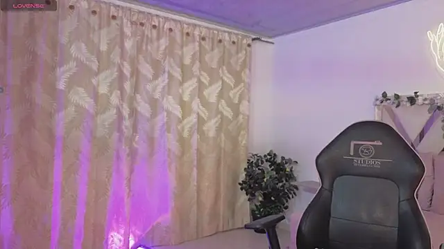 hina tay online show from April 21, 3:24 am