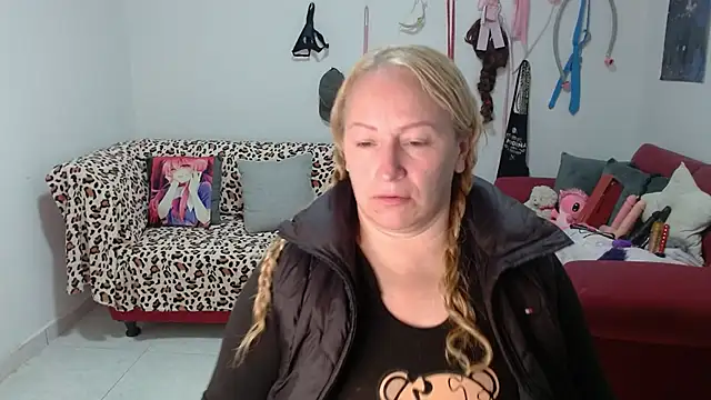 emperabigbootybigass online show from April 9, 12:10 pm