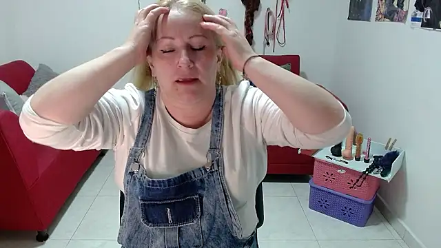 emperabigbootybigass online show from January 15, 6:14 pm