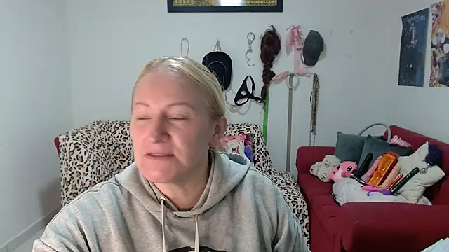 emperabigbootybigass online show from April 14, 12:27 pm