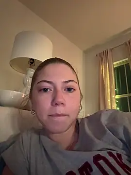 emilycoco online show from April 19, 4:01 am