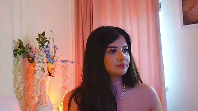 Amberseyes online show from May 4, 10:30 am