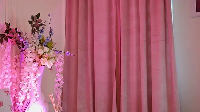 Amberseyes online show from July 15, 12:10 pm