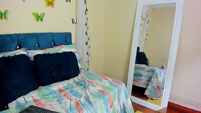 Snapshot of cristalwalker__ chatting on October 1, 12:54 pm cristalwalker online show from October 1, 12:54 pm