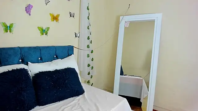 Snapshot of cristalwalker__ chatting on October 10, 11:59 am cristalwalker online show from October 10, 11:59 am