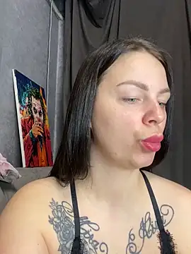 Lola Hale online show from April 28, 7:40 pm