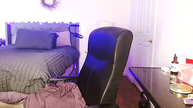 AlyssiaAmoreXO online show from April 7, 1:35 pm