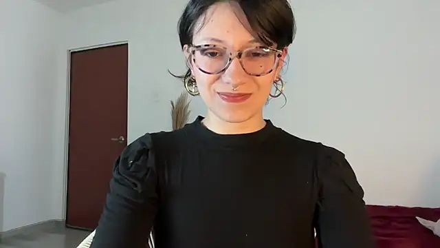 Snapshot of cataline_de_aragaon chatting on September 15, 8:05 pm cataline de aragaon online show from September 15, 8:05 pm