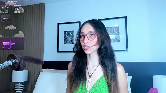 Snapshot of doll_bella_ chatting on September 16, 7:44 pm doll bella online show from September 16, 7:44 pm