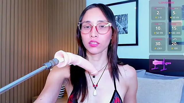 doll bella  online show from December 3, 8:00 pm