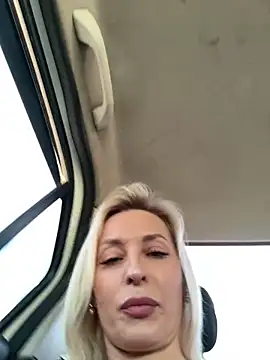 Diamond Bunny  online show from May 1, 9:23 am