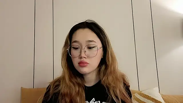 Jennatyan online show from April 22, 5:37 am