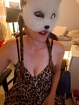 SexyLayla1 online show from June 25, 5:45 am