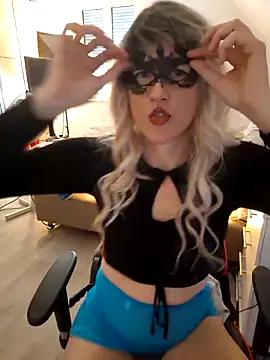 SexyLayla1 online show from April 23, 5:59 am