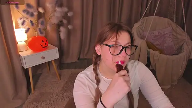 Colleen Blake online show from November 4, 5:07 pm