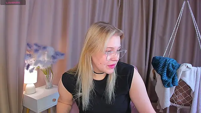 Colleen Blake online show from May 6, 5:06 pm