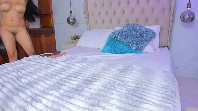 Snapshot of scarleett_brown_ chatting on October 10, 10:14 pm scarleett brown online show from October 10, 10:14 pm
