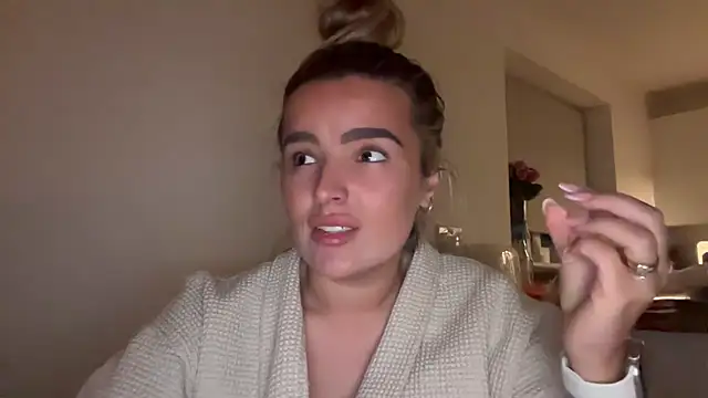 maisiesmithx online show from April 24, 8:11 pm