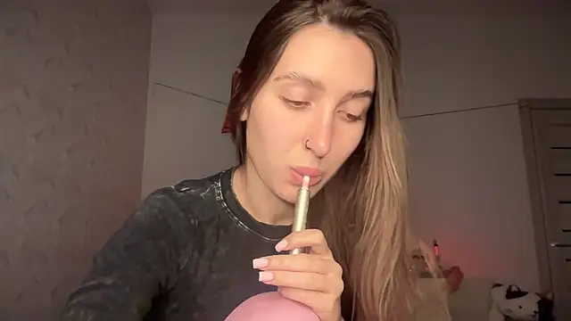 kikkymoore online show from October 12, 6:21 pm