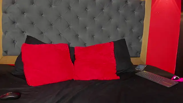 Snapshot of YayaHilton chatting on September 26, 4:54 am YayaHilton online show from September 26, 4:54 am