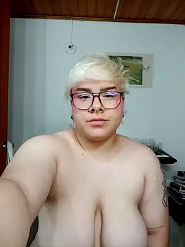 Snapshot of amalia_love chatting on September 19, 4:55 am amalia love online show from September 19, 4:55 am