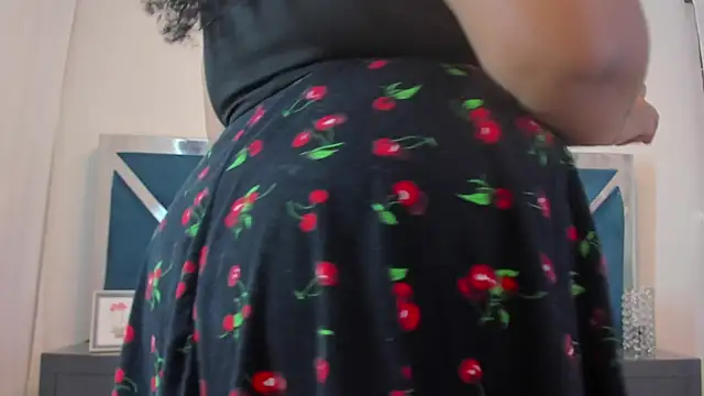 Tiffanymiller00 online show from July 30, 1:12 pm