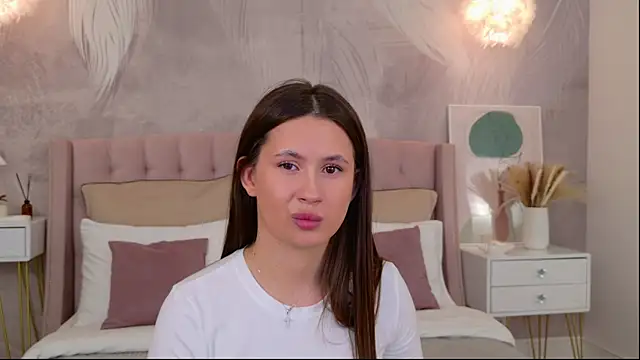 milaleoneli online show from April 24, 2:53 pm